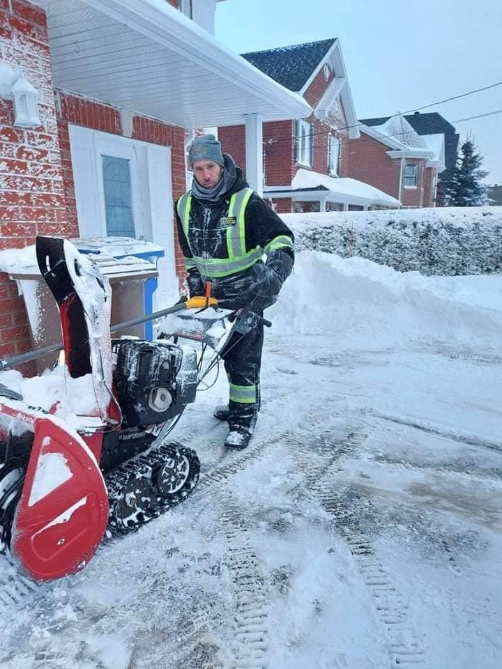 Déneigement manuel avec souffleuse